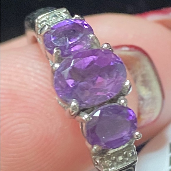 Genuine Amethyst 3 stone ring - Picture 2 of 6